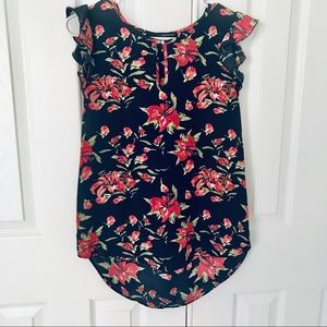 ✨🌺Navy Blue blouse with flowers